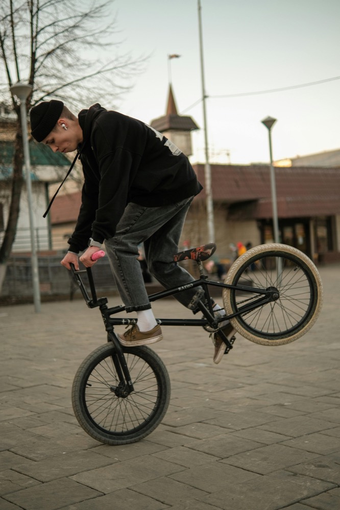 BMX tricks — an entry submitted to a STU league, rated 8.7 out of 10