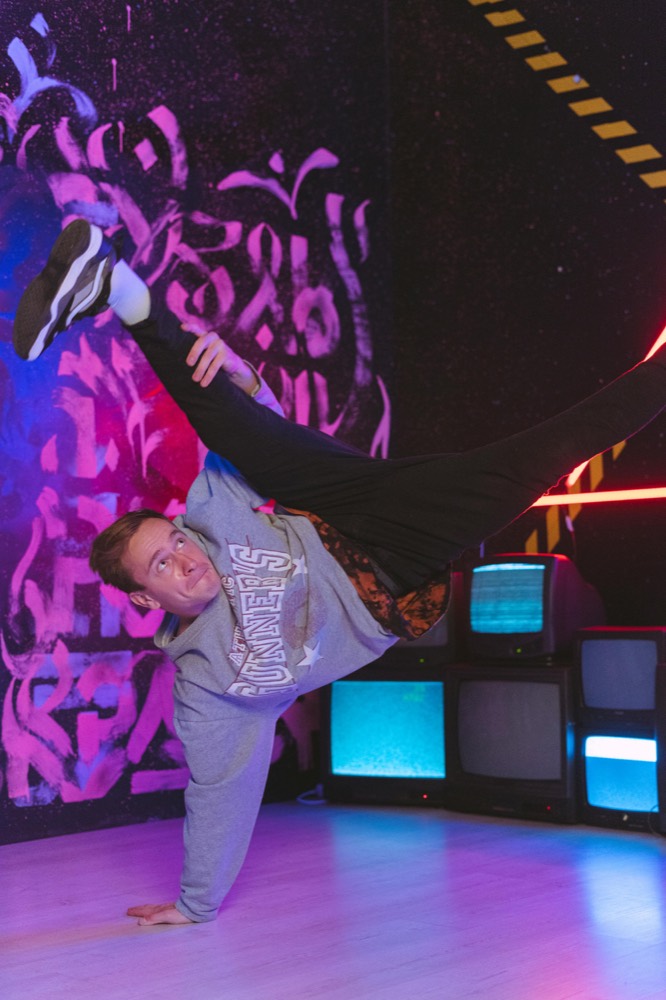 Breakdance — an entry submitted to a STU league, rated 8.9 out of 10